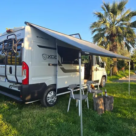 Albania Camper 地拉那